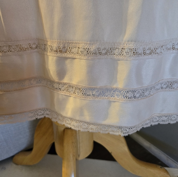 JC Penny. Slip. 298 - Picture 3 of 4